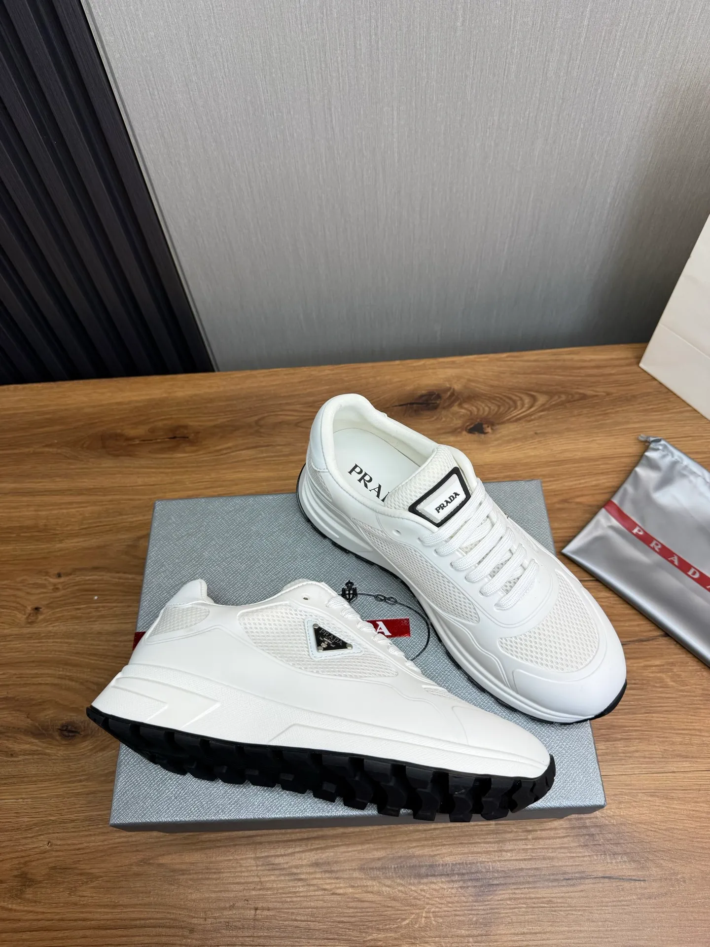 Men's shoes 💰580💰 [PRADA] Autumn and winter hot men's shoes shipped 👏Official website synchronized ⬆️Original fly-woven cowhide fabric + cowhide lining, 1⃣️:1⃣️reproduction, original sole, 38-45 (45. Customized, non-refundable)